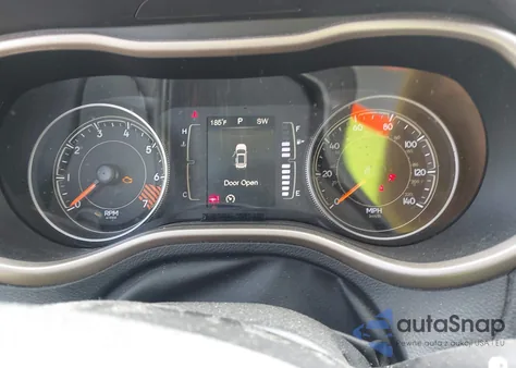 2015 Jeep Cherokee Latitude z USA, uszkodzony, nr VIN 1C4PJLCB9FW690072